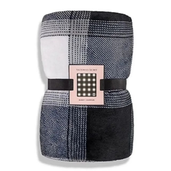 VS black & white plaid fleece blanket throw, NWT - Picture 7 of 7